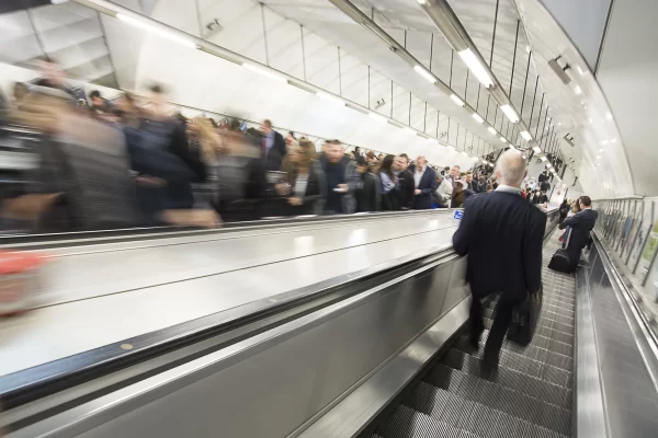 Plongée dans le métro londonien.